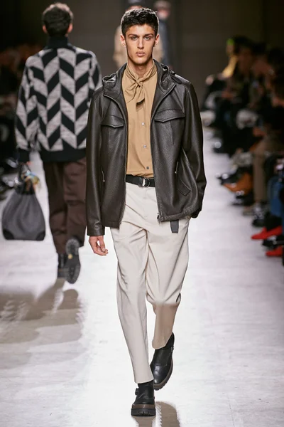 Look 11